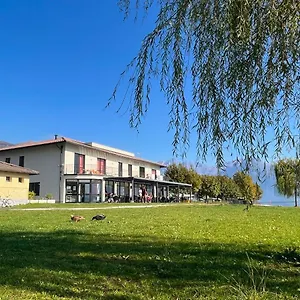 Hostel Lake Como Beach Hostel, Domaso